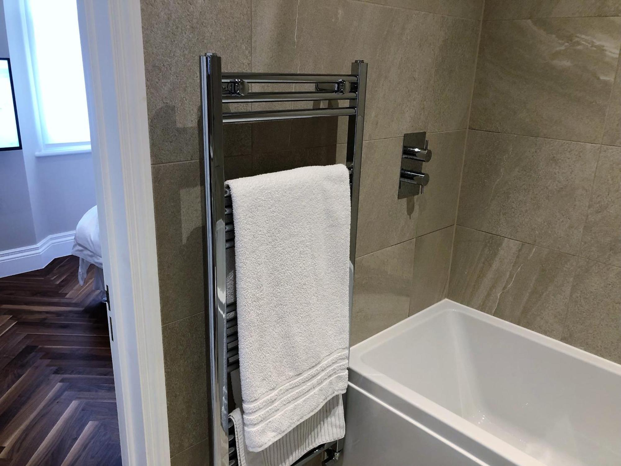Sw6 Near London! A Double Bed And Private Bath London